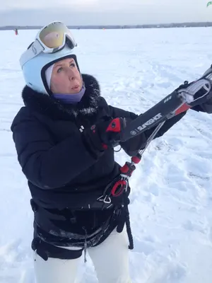 Going through the control bar before a snowkite session