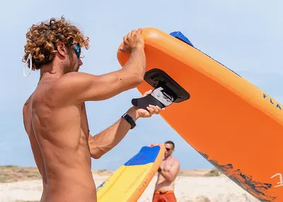 Аксессуар Aquatone 9" CENTER FIN Durable nylon material. Push-in — крупный план