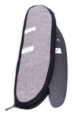 Переднее крыло фойла AXIS Foils 500 Freeride Anhedral Carbon Rear Wing — крупный план