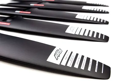 Переднее крыло фойла AXIS Foils ART 899 Carbon Hydrofoil Wing — крупный план