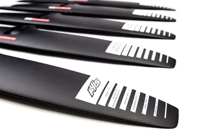 Переднее крыло фойла AXIS Foils ART 999 Carbon Hydrofoil Wing — крупный план