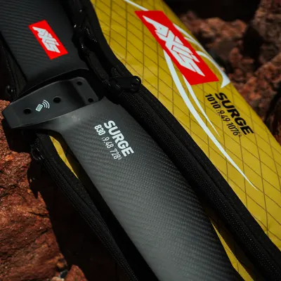 Переднее крыло фойла AXIS Foils AXIS SURGE 830 Carbon Hydrofoil wing — крупный план