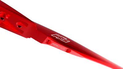 Фюзеляж фойла AXIS Foils Red Crazyshort Advance Fuselage — в работе на воде