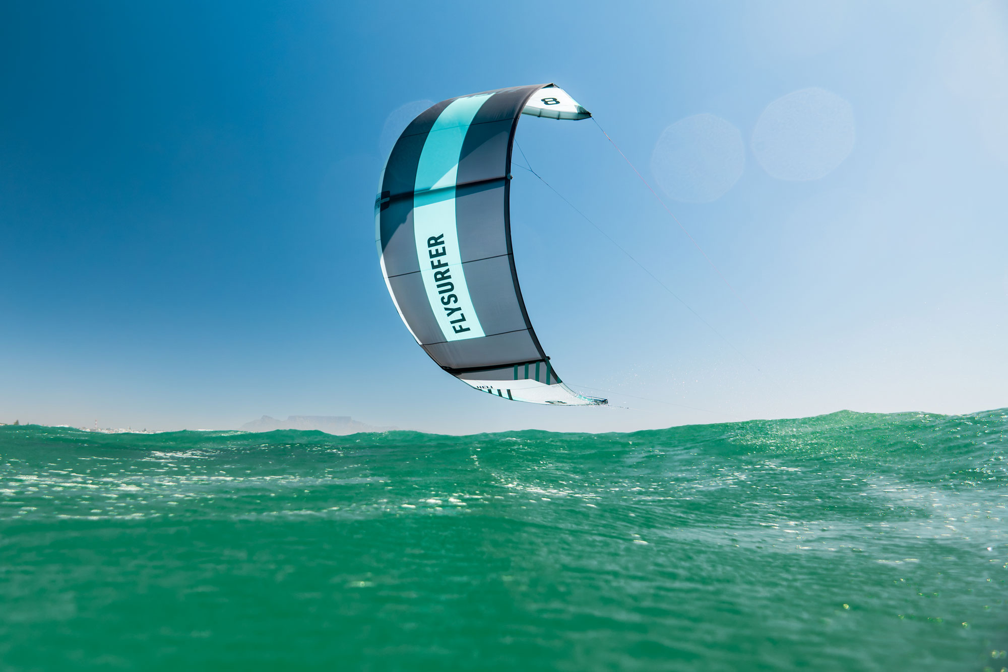 Flysurfer HELI Kite — in action on the water