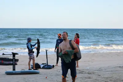 A wingfoil lesson in Vietnam, Sandunes beach, Mui Ne