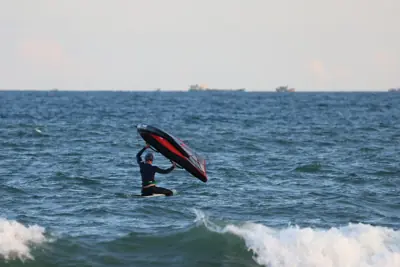 A wingfoil lesson in Vietnam, Sandunes beach, Mui Ne