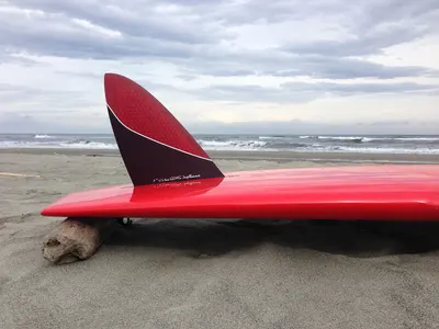 Плавник GONG Fin US Red Honeycomb Race 9.5" 240mm — вид сверху