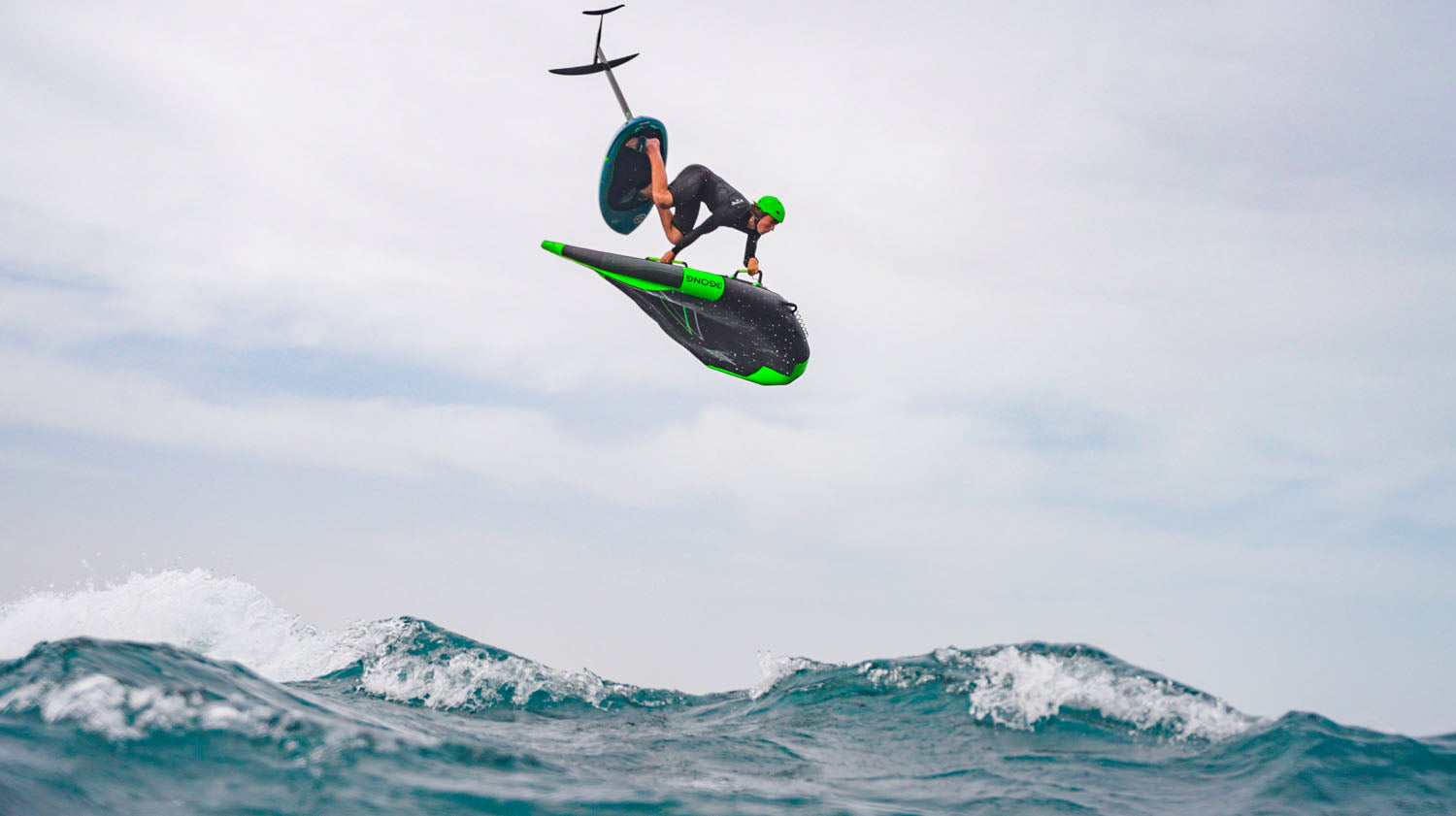 Переднее крыло фойла GONG Foil Front Wing Curve H V2 - Black — крупный план