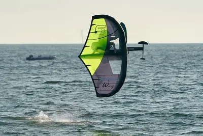 Переднее крыло фойла GONG Foil Front Wing Fluid H V2 - Black — в работе на воде