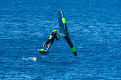 Переднее крыло фойла GONG Foil Front Wing Pro Ypra Slalom V2 - Black — в работе на воде