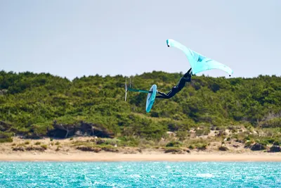 Доска для фойла GONG Wing foil Board Inflatable HIPE Perf 5'10 G1 — крупный план