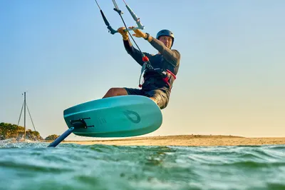 Переднее крыло фойла GONG Foil Front Wing Ascent V3 Atmo - Perf Series — в работе на воде