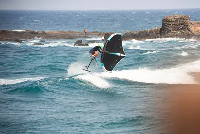 Переднее крыло фойла GONG Foil Front Wing Ypra Surf-Freestyle V3 Atmo - Pro Team Series — крупный план
