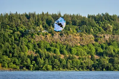 Переднее крыло фойла GONG Foil Front Wing Ypra Surf-Freestyle V3 Atmo - Pro Team Series — в работе на воде