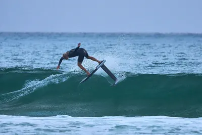 Переднее крыло фойла GONG Foil Front Wing Ypra Surf Carve V3 Atmo - Pro Team Series — крупный план