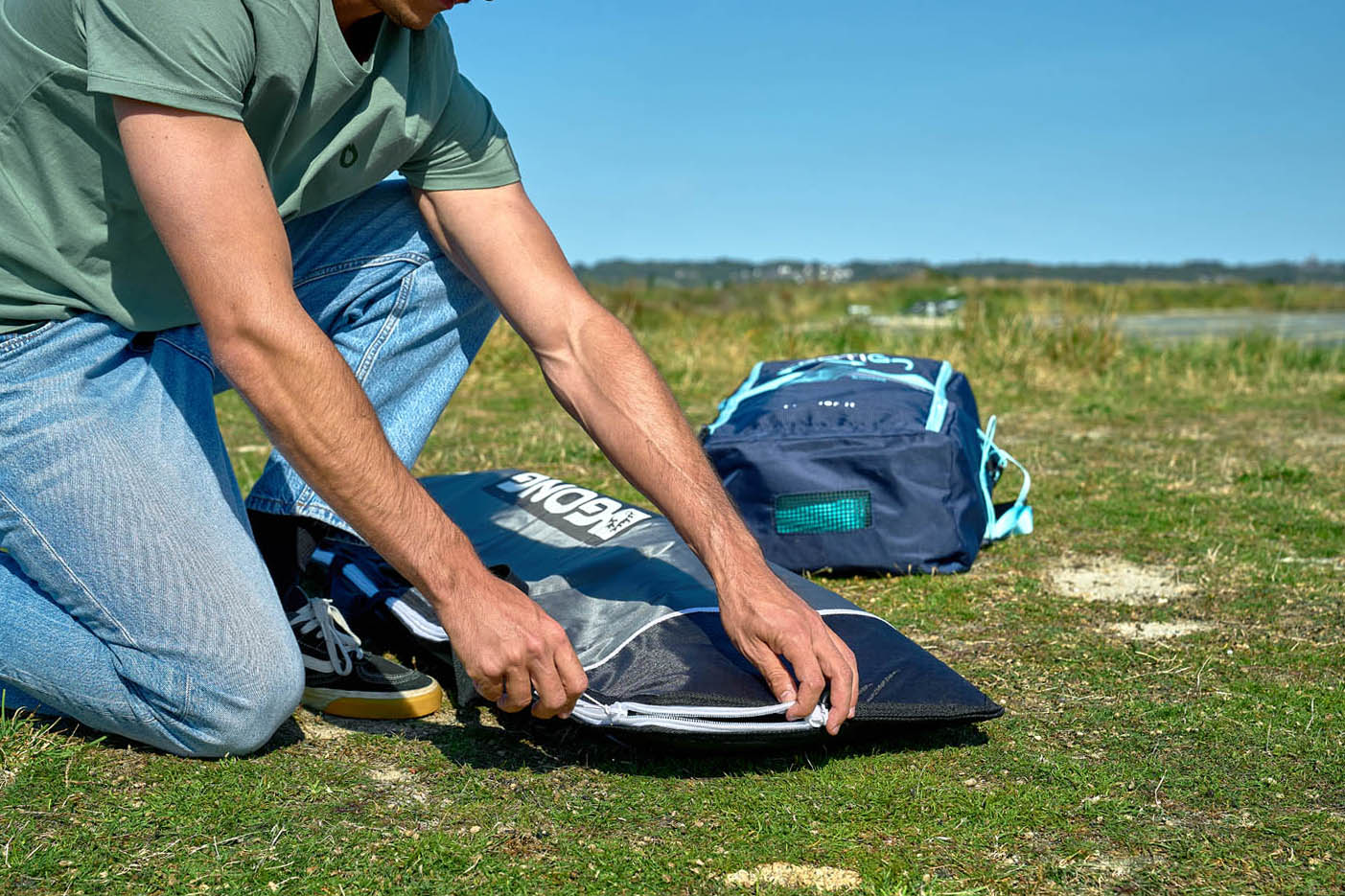 Чехол GONG Kite Day Bag Twintip — в работе на воде