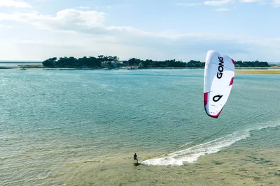 Кайт GONG Kite Strutless Aramid — в работе на воде