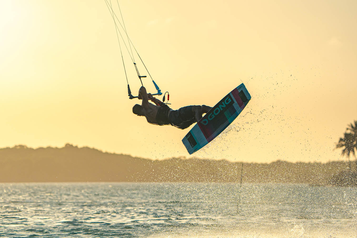 GONG Kite Vertigo Kite — in action on the water