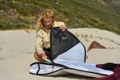 Чехол GONG Surf Shortboard Day bag — в работе на воде