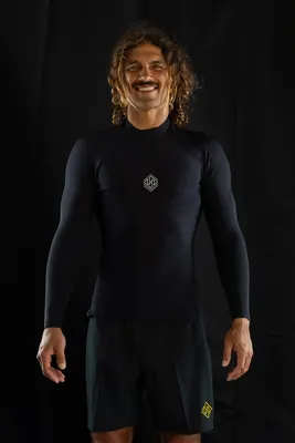 Гидрокостюм Hubboards 2/1mm Long Sleeve Wetsuit Top — в работе на воде