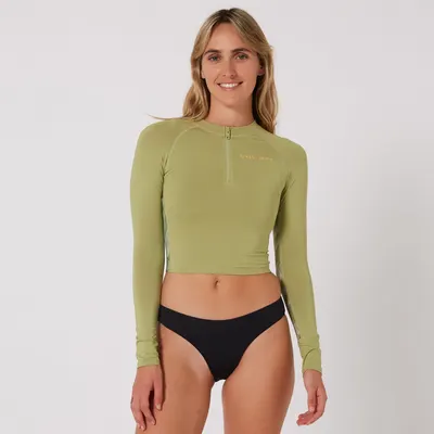 Одежда Ocean & Earth Ladies Oceana Long Sleeve Crop Lycra Vest — в работе на воде