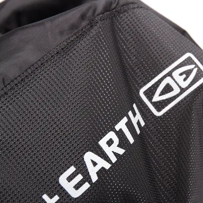 Гидрокостюм Ocean & Earth Wetsuit Change Mat — в работе на воде