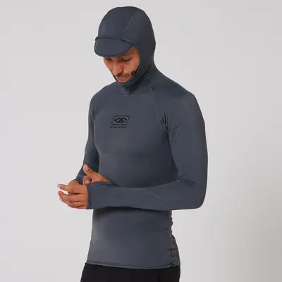 Гидрокостюм Ocean & Earth Mens Tropic Hooded Long Sleeve Rash Shirt — в работе на воде