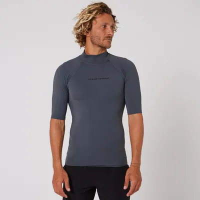 Гидрокостюм Ocean & Earth Mens Script Short Sleeve Rash Shirt — в работе на воде