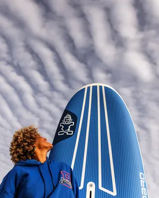 Виндсёрф-доска Starboard 2025 Carve Windsurf Board — крупный план