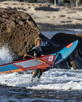 Виндсёрф-доска Starboard 2025 Ultra Windsurf Board — крупный план