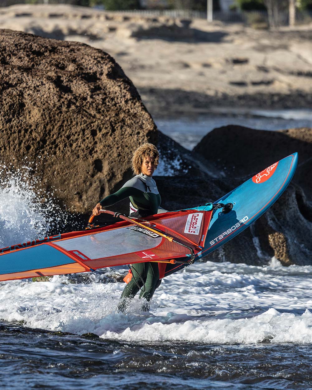 Виндсёрф-доска Starboard 2025 Ultra Windsurf Board — крупный план