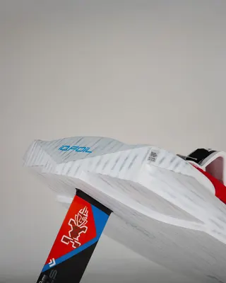 Виндсёрф-доска Starboard iQFoil 85 Windfoil Board — крупный план