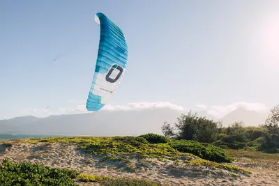 Ozone Hyperlink V4 Kite — in action on the water