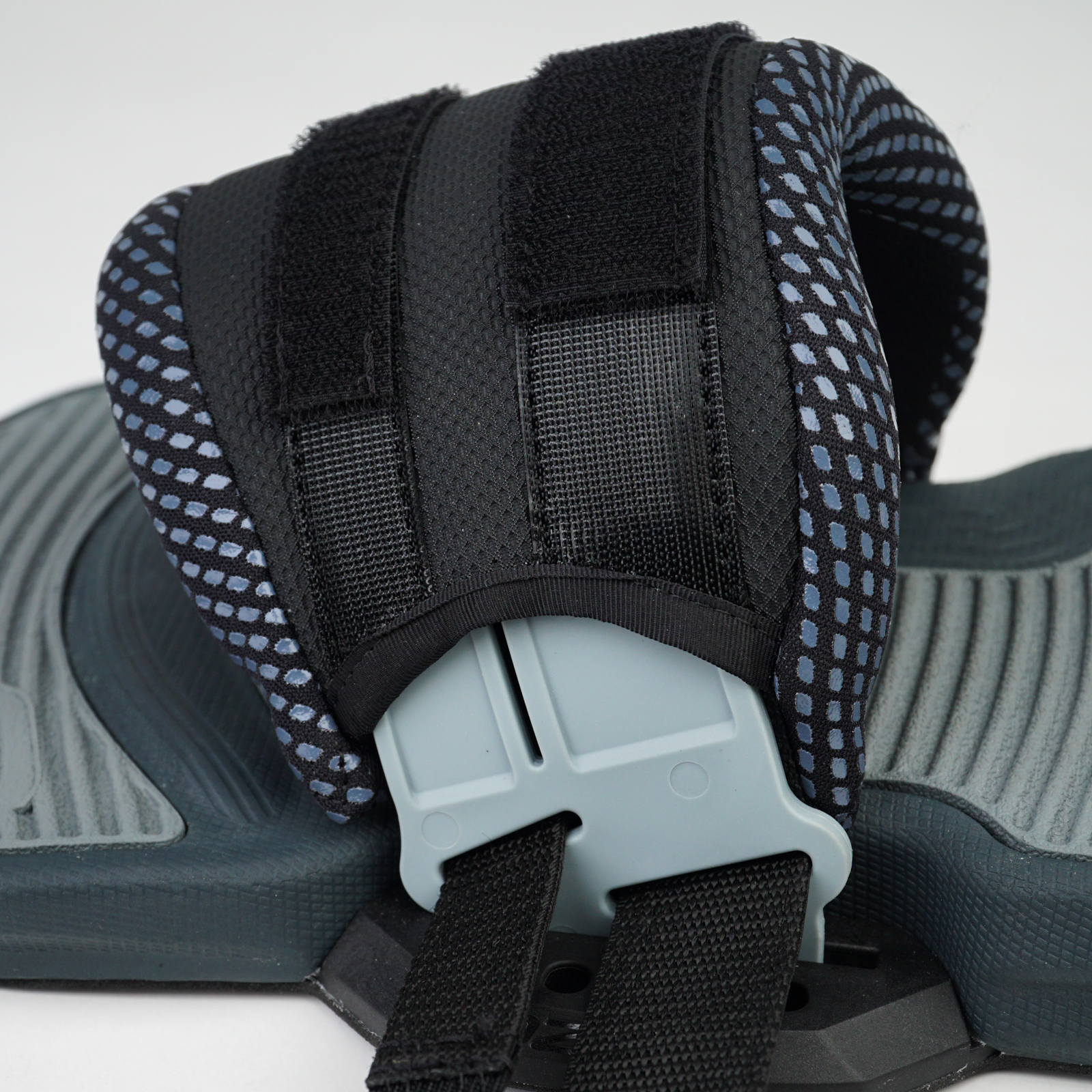 Twin-tip hardware: footstraps/pads/fins/handle — вид 4